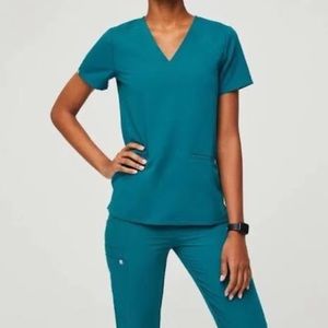 Figs Casma Pacific Blue Scrub Top - Size Large - NWT